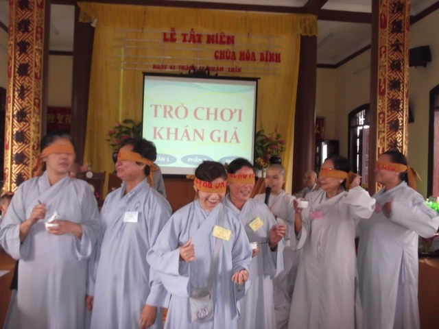 Long An: Lễ tất niên của đạo tràng Bát Quan Trai chùa Hòa Bình