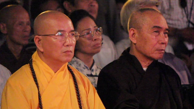 TT. Huế: Văn nghệ cúng dường Phật đản PL.2557- Tiếng ca mừng đản sanh và ngọn lửa thiêng hùng tráng