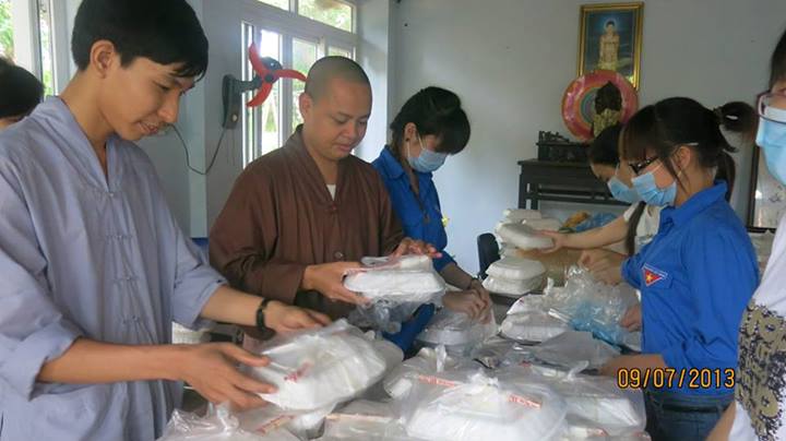 Chùa Sủi:  Cơm chay mùa thi ấm lòng sĩ tử