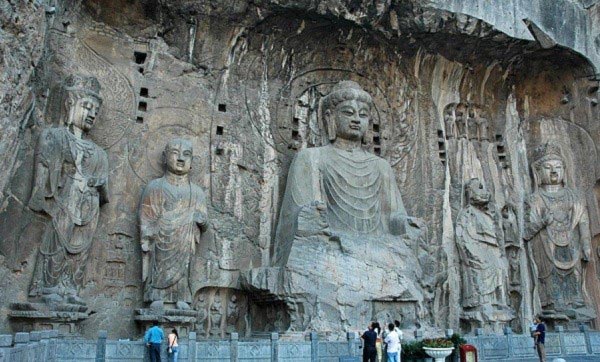 Tượng Phật &#039;ẩn&#039; trong hang động kỳ diệu
