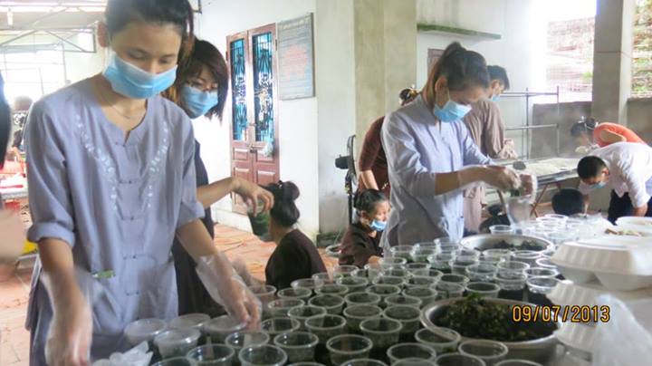 Chùa Sủi:  Cơm chay mùa thi ấm lòng sĩ tử