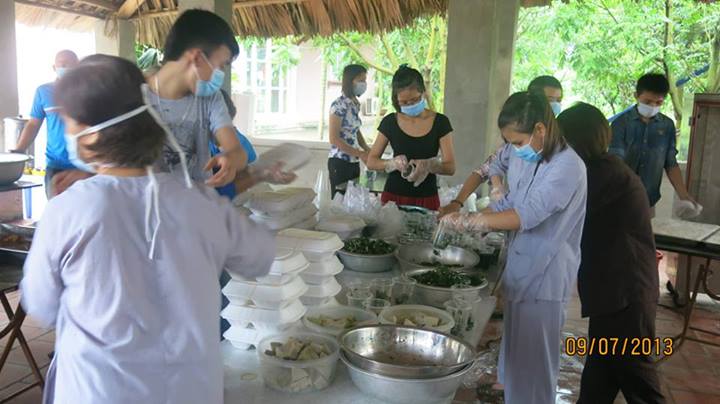Chùa Sủi:  Cơm chay mùa thi ấm lòng sĩ tử