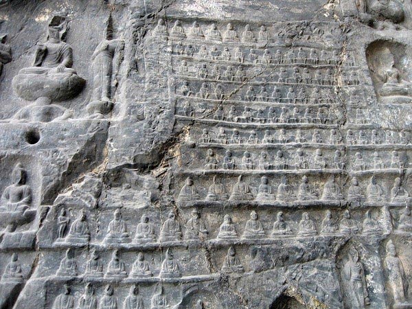 Tượng Phật &#039;ẩn&#039; trong hang động kỳ diệu