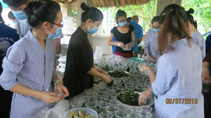 Chùa Sủi:  Cơm chay mùa thi ấm lòng sĩ tử