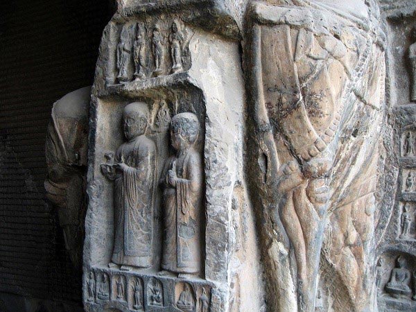 Tượng Phật &#039;ẩn&#039; trong hang động kỳ diệu