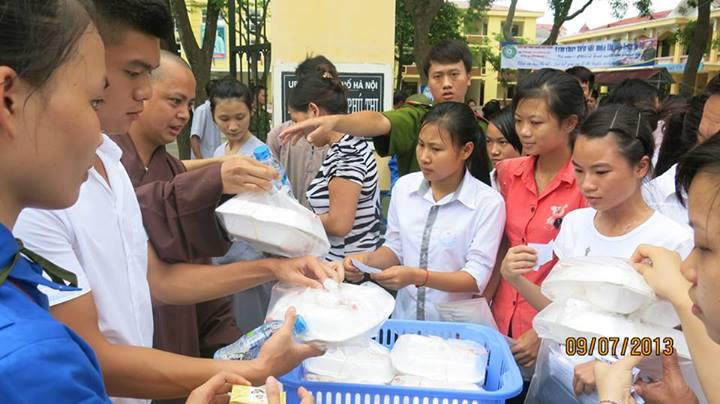 Chùa Sủi:  Cơm chay mùa thi ấm lòng sĩ tử