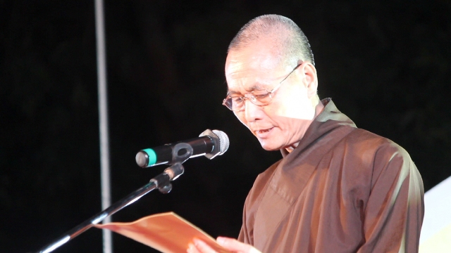 TT. Huế: Văn nghệ cúng dường Phật đản PL.2557- Tiếng ca mừng đản sanh và ngọn lửa thiêng hùng tráng