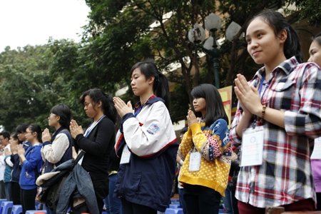 Sĩ tử vào chùa nghe tư vấn chọn trường thi ĐH