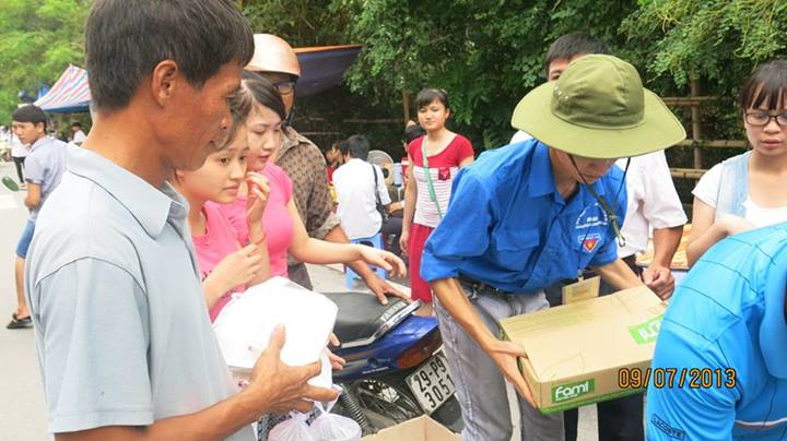 Chùa Sủi:  Cơm chay mùa thi ấm lòng sĩ tử