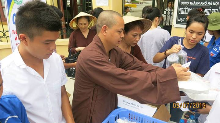 Chùa Sủi:  Cơm chay mùa thi ấm lòng sĩ tử