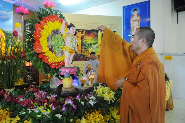 TP.HCM: Thiêng liêng đại lễ tắm Phật sơ sinh tại TV Pháp Hạnh