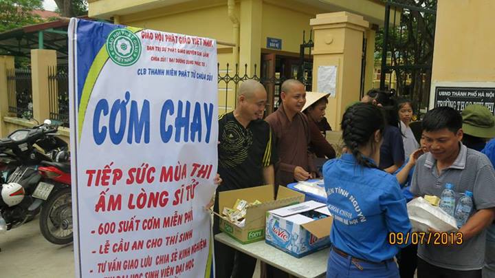 Chùa Sủi:  Cơm chay mùa thi ấm lòng sĩ tử