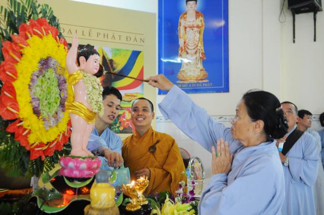 TP.HCM: Thiêng liêng đại lễ tắm Phật sơ sinh tại TV Pháp Hạnh