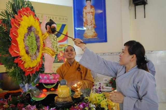 TP.HCM: Thiêng liêng đại lễ tắm Phật sơ sinh tại TV Pháp Hạnh