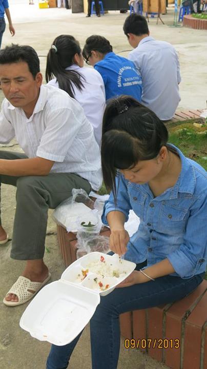 Chùa Sủi:  Cơm chay mùa thi ấm lòng sĩ tử