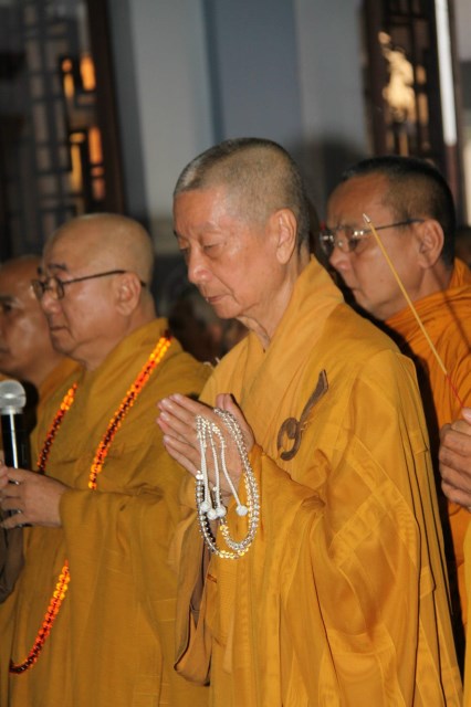 Chùm ảnh: Các đoàn viếng Đại lão HT. Thích Từ Nhơn buổi chiều ngày thứ nhất (26/4)