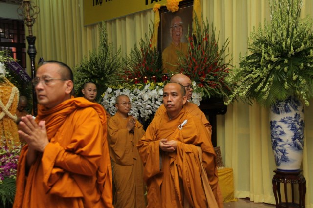 Chùm ảnh: Các đoàn viếng Đại lão HT. Thích Từ Nhơn buổi chiều ngày thứ nhất (26/4)