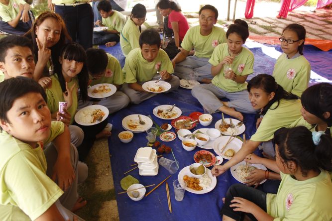 Đồng Tháp: Gieo trồng ruộng phước tại hội trại “Hiểu và Thương”