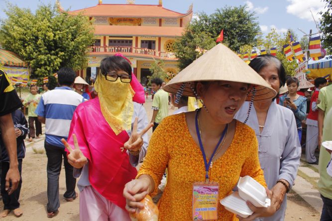 Đồng Tháp: Gieo trồng ruộng phước tại hội trại “Hiểu và Thương”