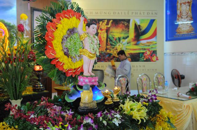 TP.HCM: Thiêng liêng đại lễ tắm Phật sơ sinh tại TV Pháp Hạnh