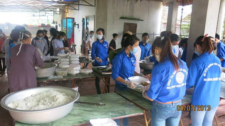 Chùa Sủi:  Cơm chay mùa thi ấm lòng sĩ tử