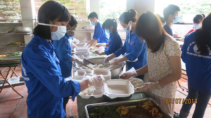 Chùa Sủi:  Cơm chay mùa thi ấm lòng sĩ tử