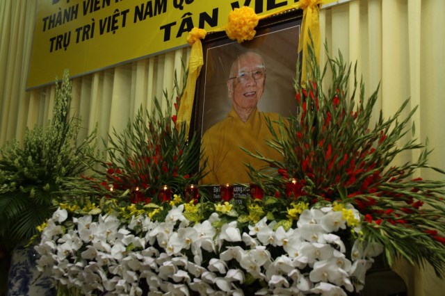 Chùm ảnh: Các đoàn viếng Đại lão HT. Thích Từ Nhơn buổi chiều ngày thứ nhất (26/4)