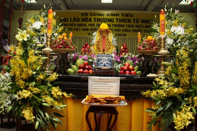 Chùm ảnh: Các đoàn viếng Đại lão HT. Thích Từ Nhơn buổi chiều ngày thứ nhất (26/4)