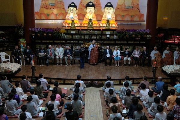 Hàn Quốc : Cựu Chiến Binh Mỹ &amp; Phật giáo