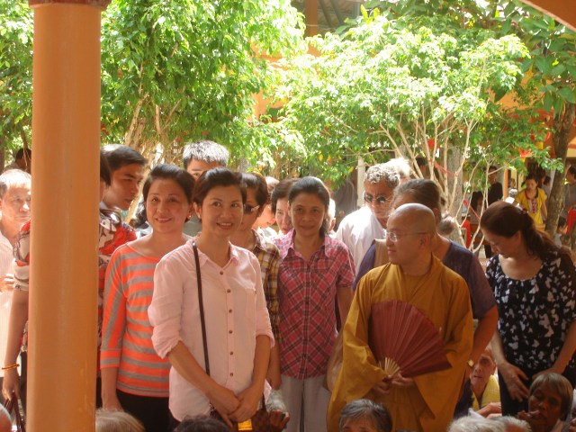 Quỹ Từ thiện ĐPNN- Tặng quà cho Làng người mù tại Sóc Trăng