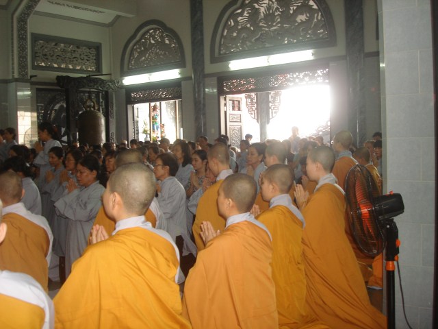Thiền Viện Vạn Hạnh thăm và cúng dường 10 trường hạ