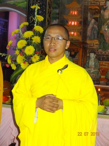 Long An: Thắp đèn trời tri ân cha mẹ tại khóa tu “Sống và Khát Vọng”