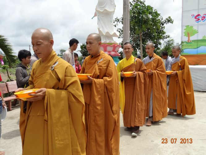 Long An: Hội chợ dành cho các bạn trẻ tại khóa tu “Sống và Khát Vọng”