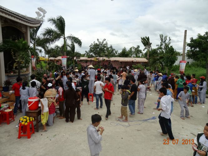 Long An: Hội chợ dành cho các bạn trẻ tại khóa tu “Sống và Khát Vọng”