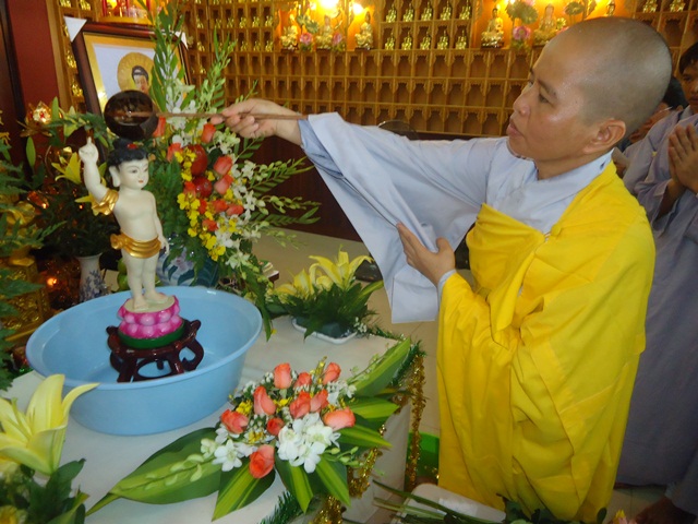 TP. HCM: Văn nghệ chào mừng Phật Đản PL. 2557 tại chùa