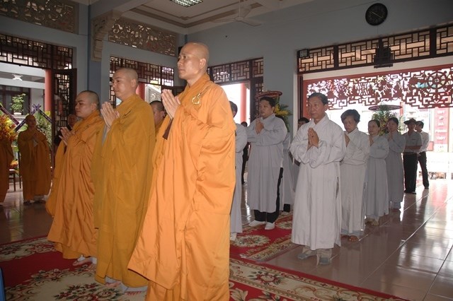 Các phái đoàn viếng tang lễ ĐLHT Thích Từ Nhơn chiều tối ngày thứ hai 27/4