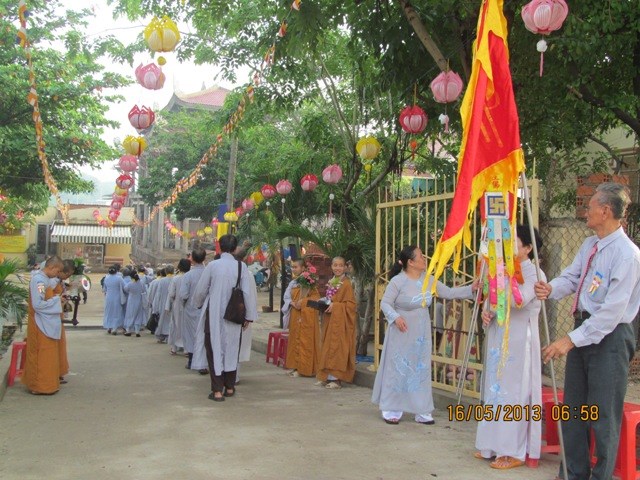 Bình Dương: Thuận An chào mừng Đại Lễ Phật Đản PL 2557