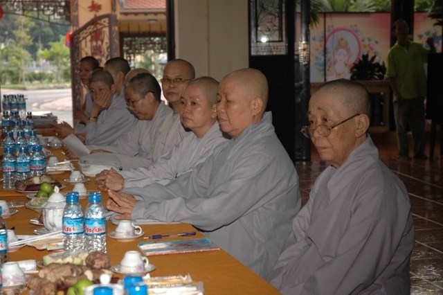 TP.HCM: BTSPG Q. Phú Nhuận họp bàn làm liên đăng mừng Phật Đản PL 2557