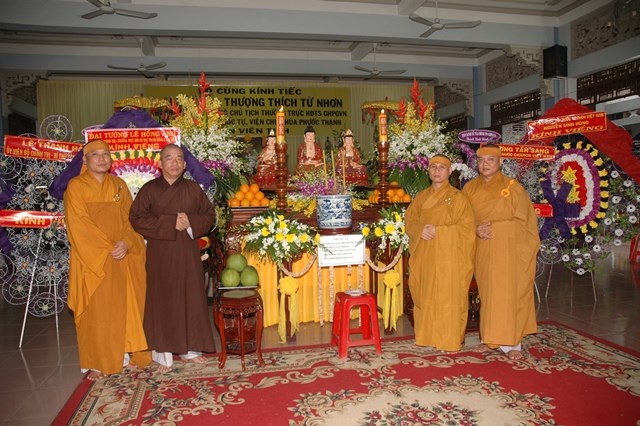 Các phái đoàn viếng tang lễ ĐLHT Thích Từ Nhơn chiều tối ngày thứ hai 27/4