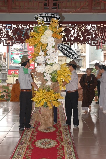 Các phái đoàn viếng tang lễ ĐLHT Thích Từ Nhơn chiều tối ngày thứ hai 27/4