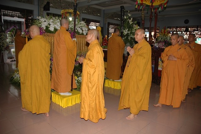 Các phái đoàn viếng tang lễ ĐLHT Thích Từ Nhơn chiều tối ngày thứ hai 27/4