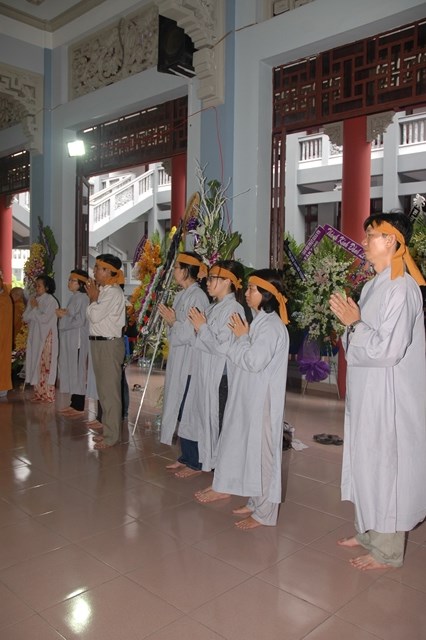 Các phái đoàn viếng tang lễ ĐLHT Thích Từ Nhơn chiều tối ngày thứ hai 27/4