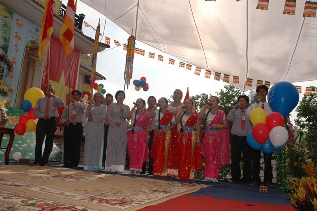 Bình Dương: Thuận An chào mừng Đại Lễ Phật Đản PL 2557