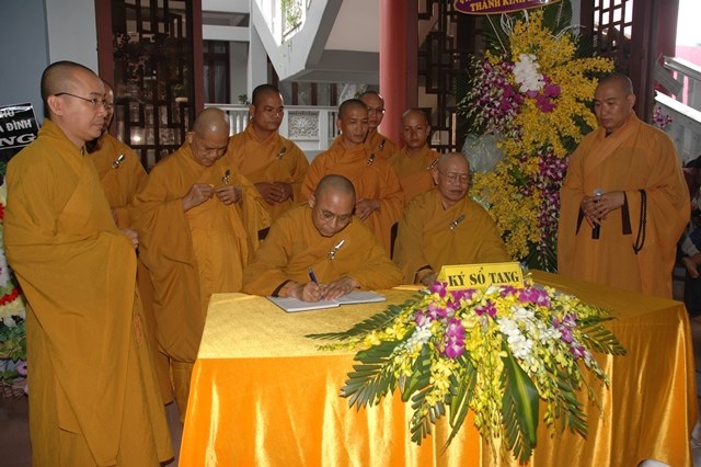 Các phái đoàn viếng tang lễ ĐLHT Thích Từ Nhơn chiều tối ngày thứ hai 27/4