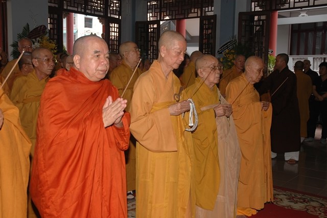 Các phái đoàn viếng tang lễ ĐLHT Thích Từ Nhơn chiều tối ngày thứ hai 27/4