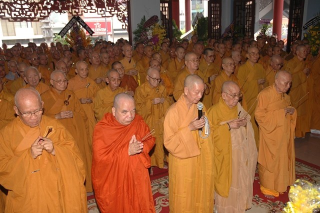 Các phái đoàn viếng tang lễ ĐLHT Thích Từ Nhơn chiều tối ngày thứ hai 27/4