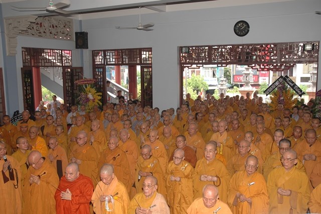 Các phái đoàn viếng tang lễ ĐLHT Thích Từ Nhơn chiều tối ngày thứ hai 27/4