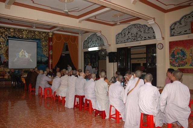 TP.HCM: BTSPG Q. Phú Nhuận họp bàn làm liên đăng mừng Phật Đản PL 2557