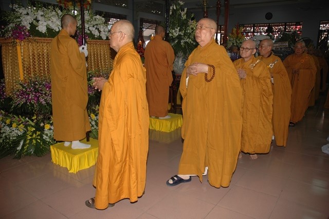 Các phái đoàn viếng tang lễ ĐLHT Thích Từ Nhơn chiều tối ngày thứ hai 27/4