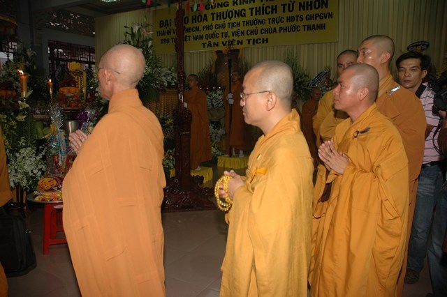 Các phái đoàn viếng tang lễ ĐLHT Thích Từ Nhơn chiều tối ngày thứ hai 27/4